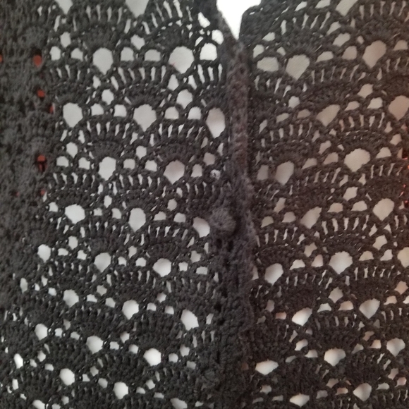 Medium length vest with front closure - Picture 3 of 3